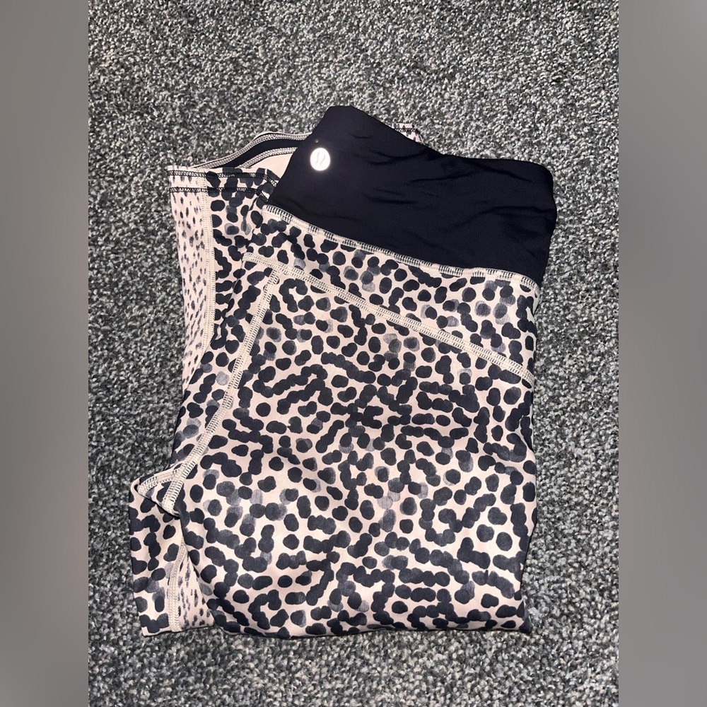 Lululemon like new leggings